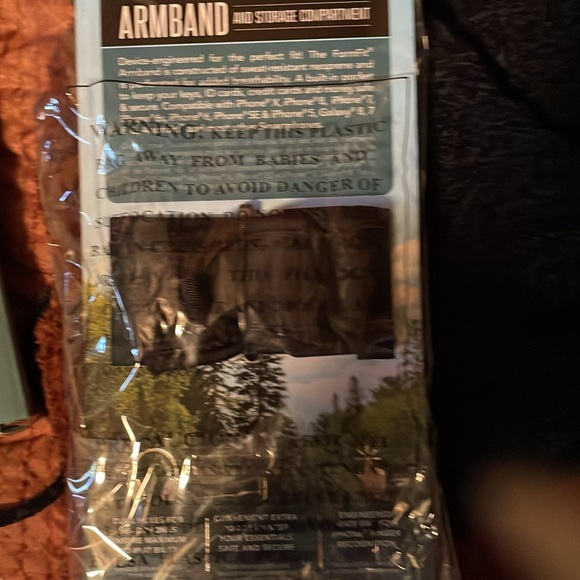 Armband FORMFIT Cell Phone Holder Arm Band‎ and Storage Compartment - Picture 3 of 3